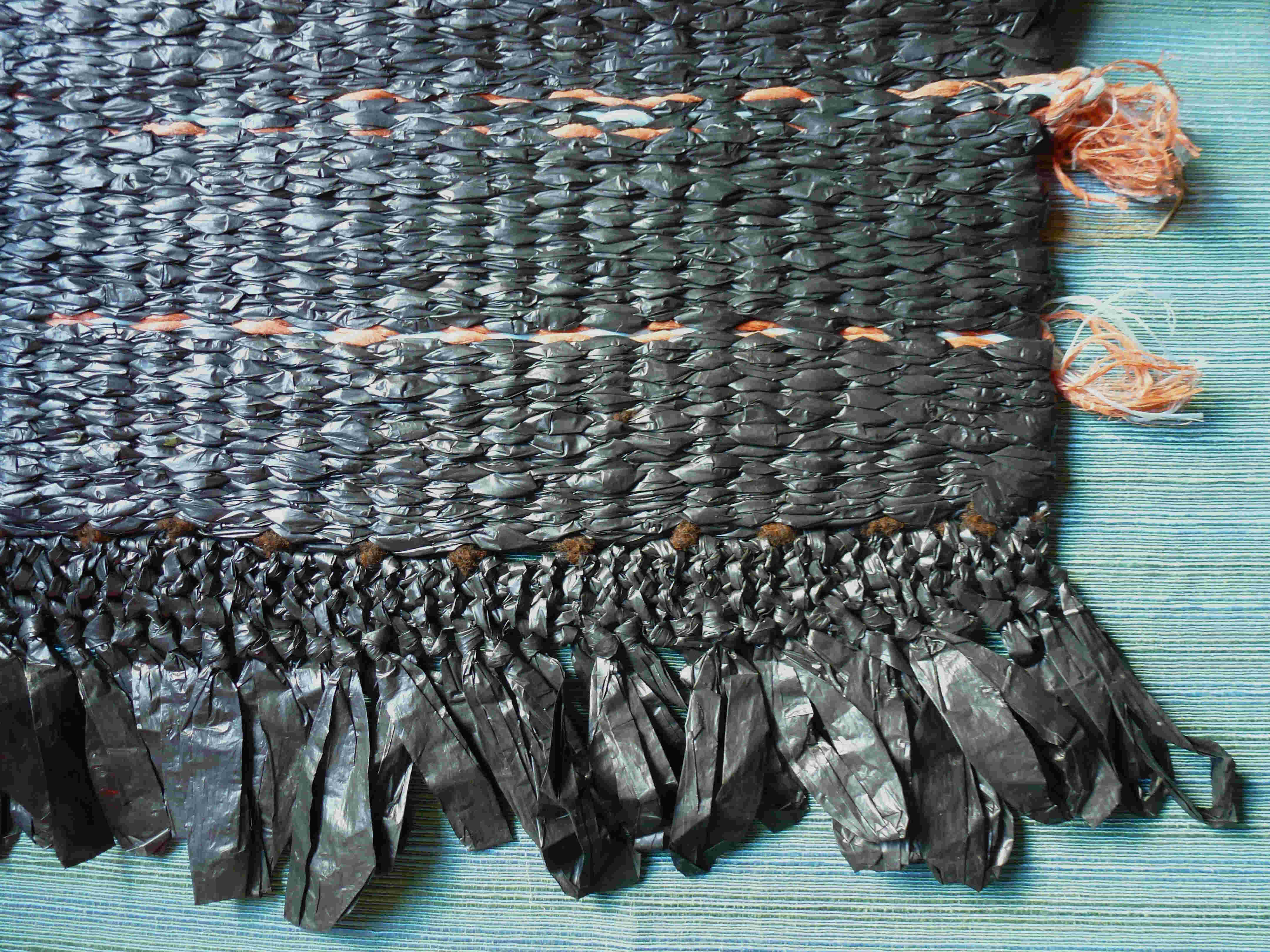 jpegloom weaving of plastic mat 